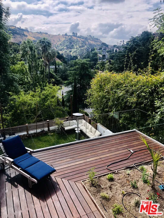 2690 Zorada Drive Los Angeles, CA 90046