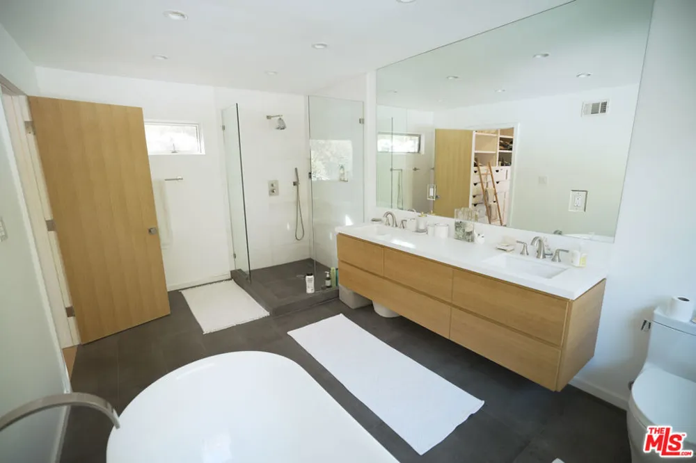 2690 Zorada Drive Los Angeles, CA 90046
