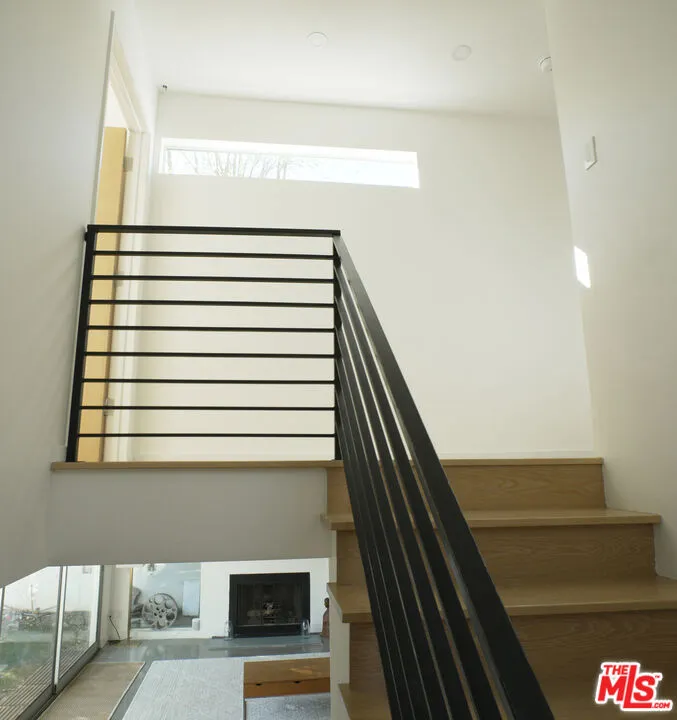 2690 Zorada Drive Los Angeles, CA 90046