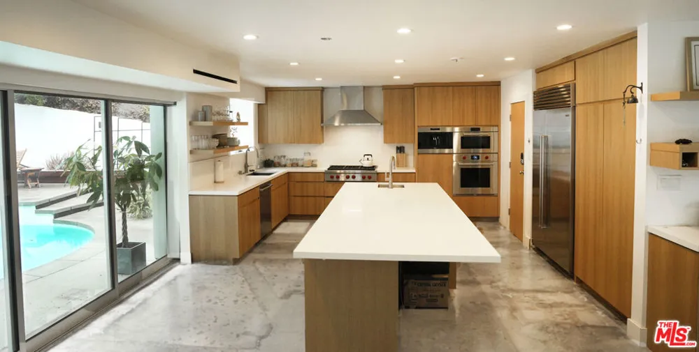 2690 Zorada Drive Los Angeles, CA 90046
