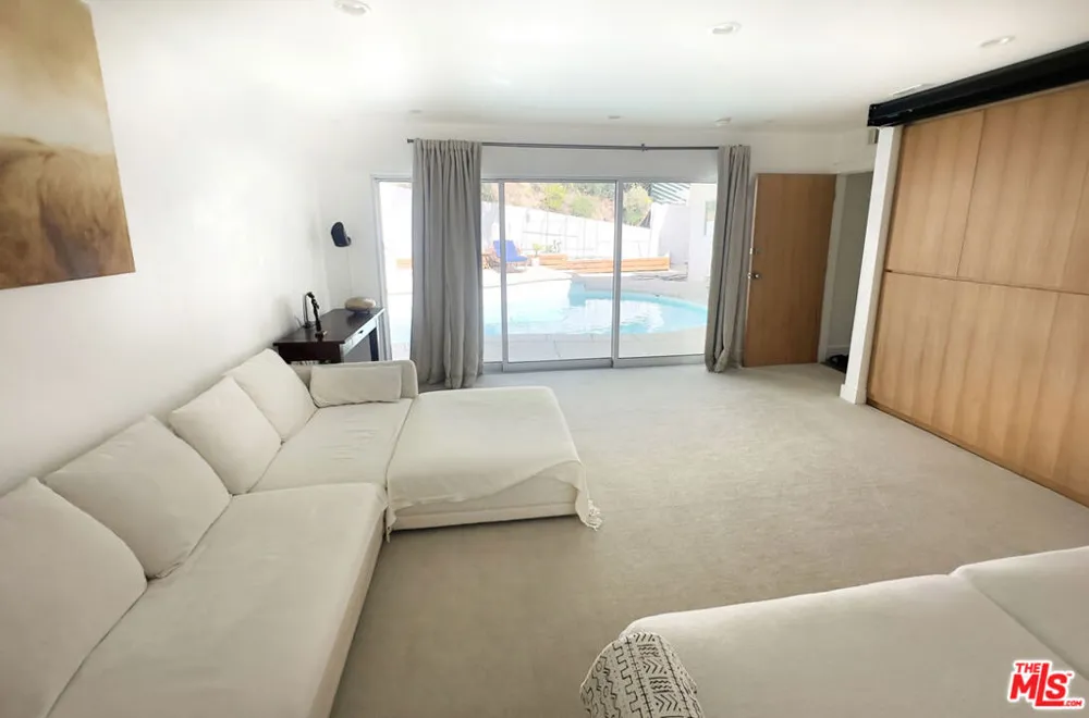 2690 Zorada Drive Los Angeles, CA 90046