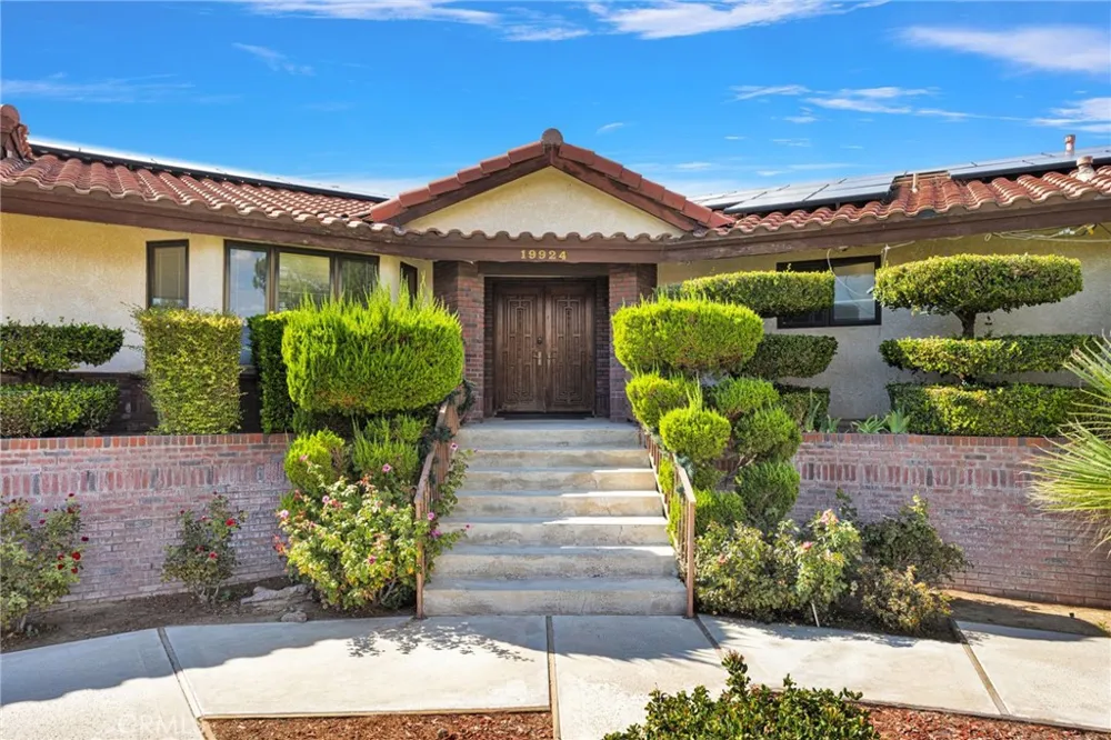 19924 Cronese Apple Valley, CA 92308
