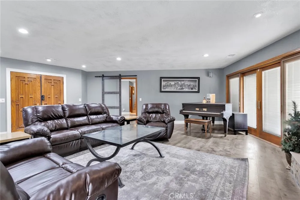 19924 Cronese Apple Valley, CA 92308