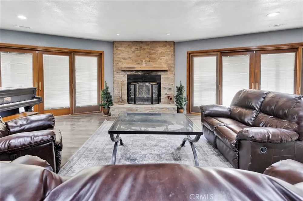 19924 Cronese Apple Valley, CA 92308