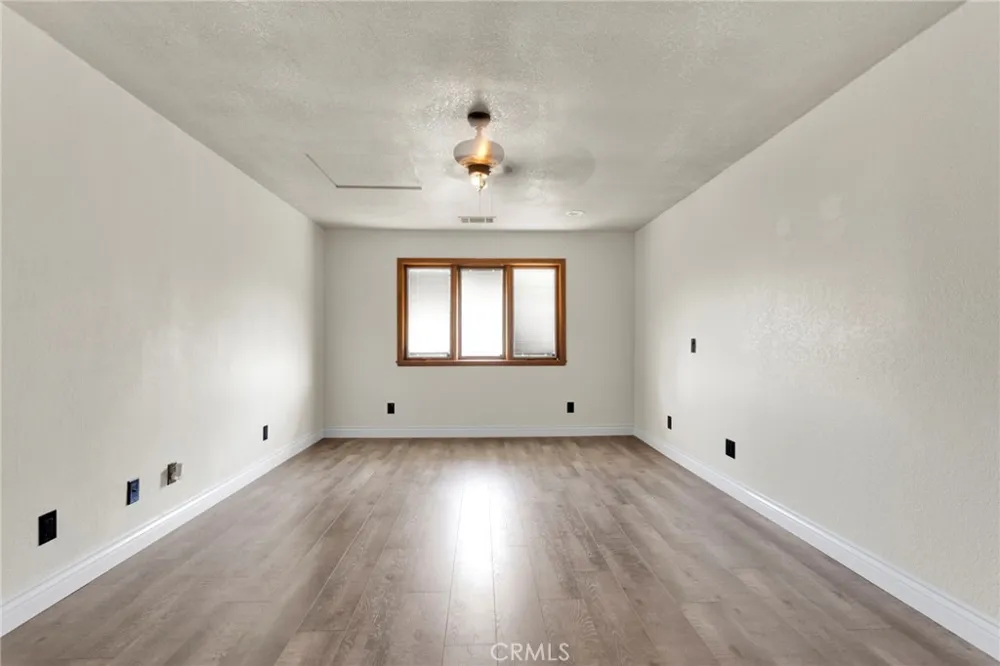 19924 Cronese Apple Valley, CA 92308