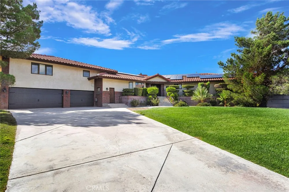 19924 Cronese Apple Valley, CA 92308