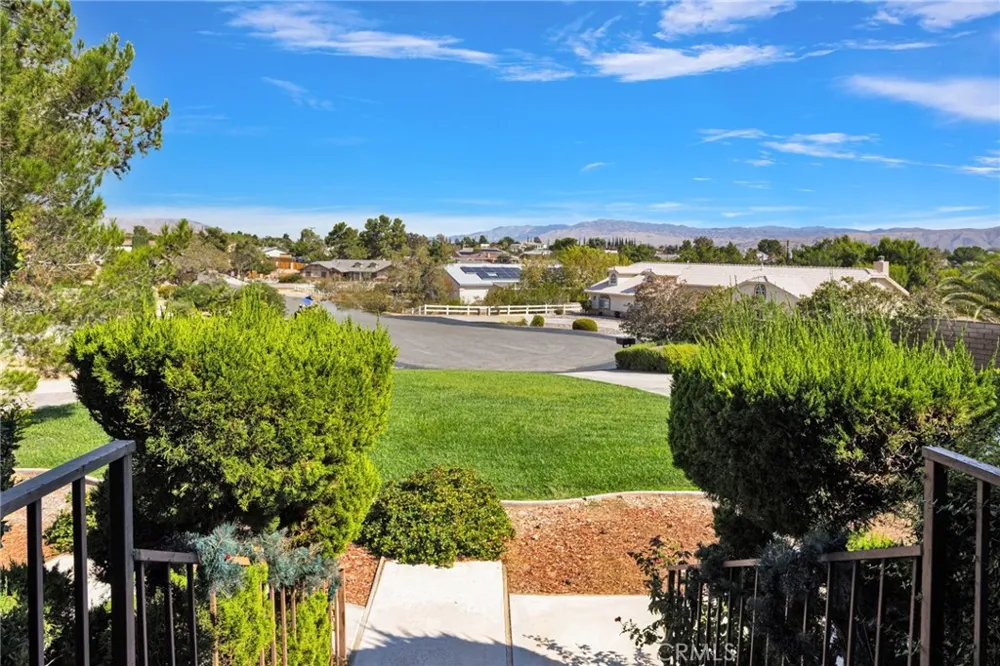 19924 Cronese Apple Valley, CA 92308