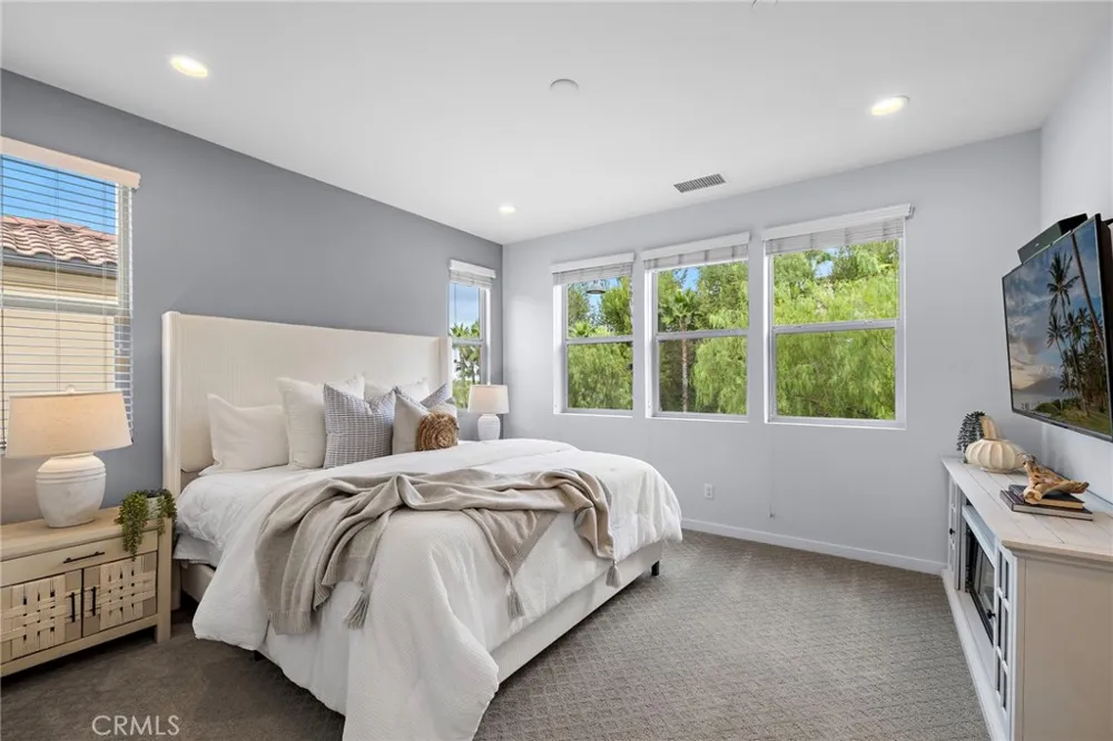 69 Clover Lake Forest, CA 92630