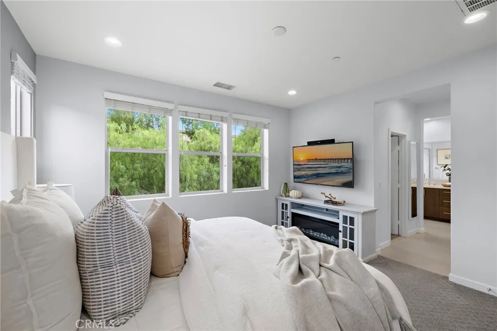 69 Clover Lake Forest, CA 92630