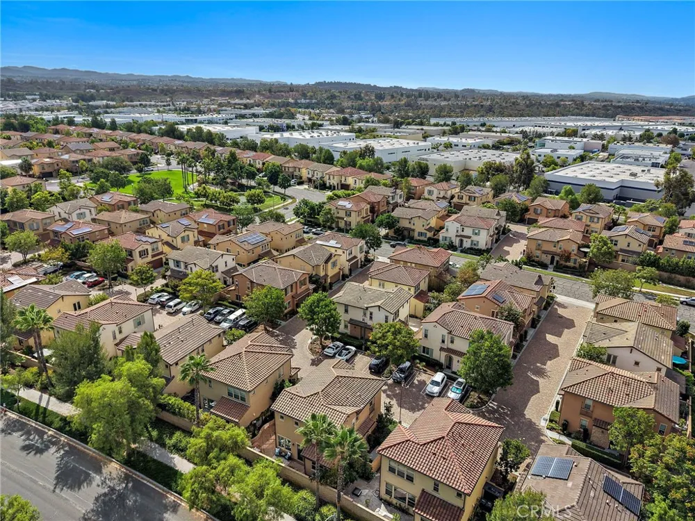 69 Clover Lake Forest, CA 92630