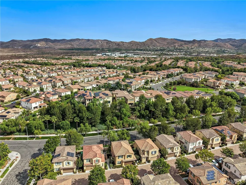69 Clover Lake Forest, CA 92630