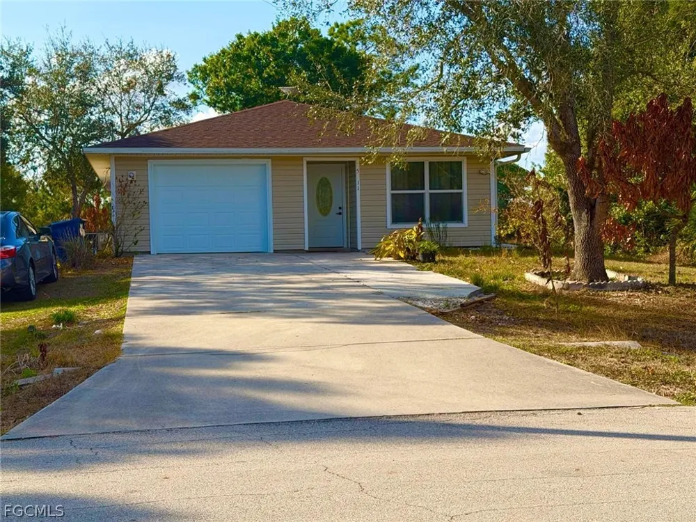 Moon Lane Labelle, FL 33935