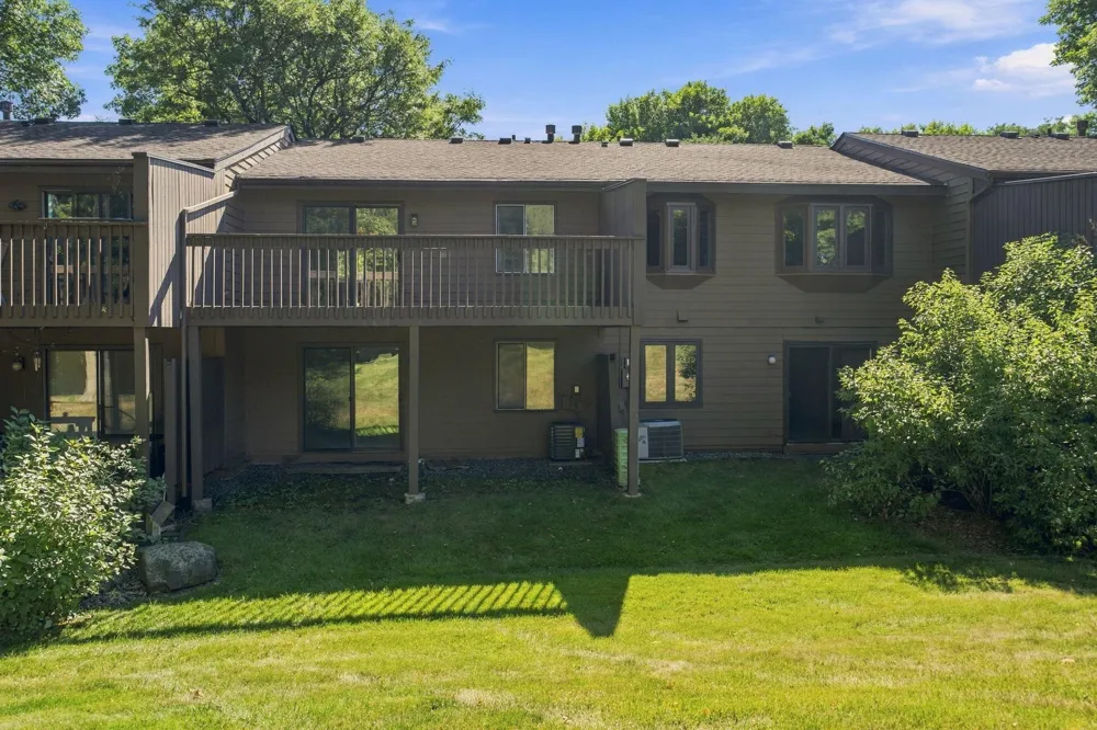 243 W Eagle Lake Drive Maple Grove, MN 55369