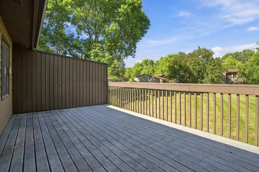243 W Eagle Lake Drive Maple Grove, MN 55369