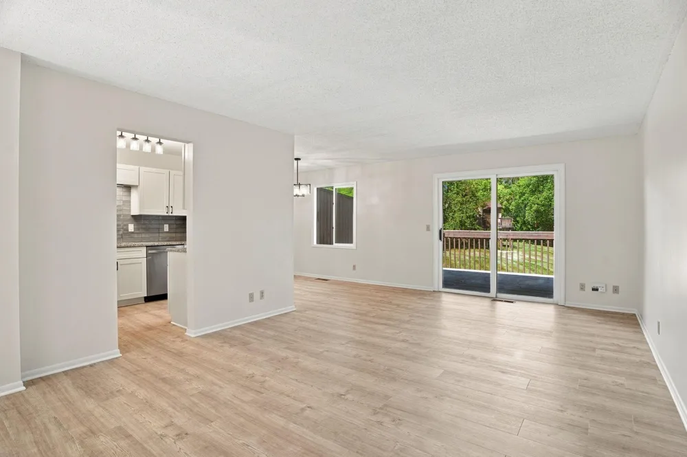 243 W Eagle Lake Drive Maple Grove, MN 55369