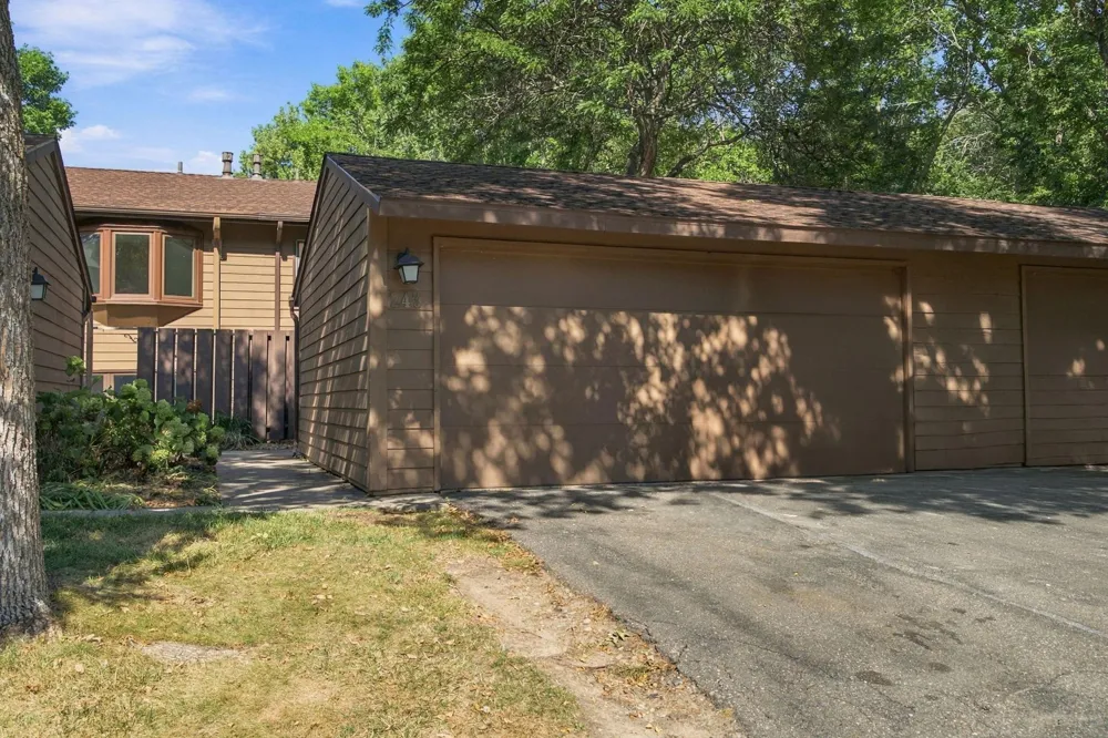 243 W Eagle Lake Drive Maple Grove, MN 55369