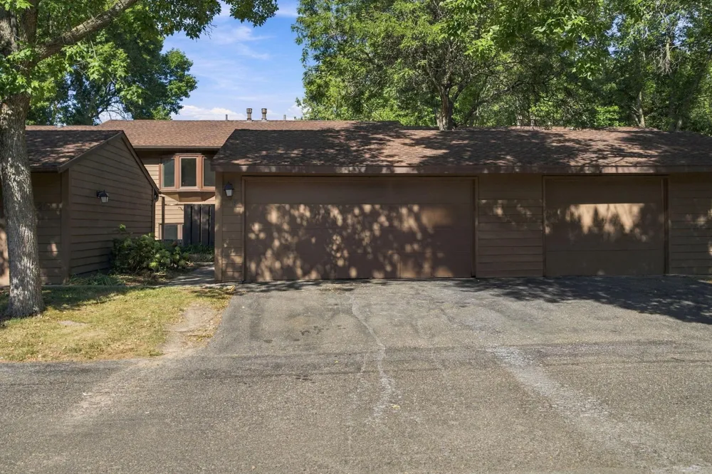243 W Eagle Lake Drive Maple Grove, MN 55369