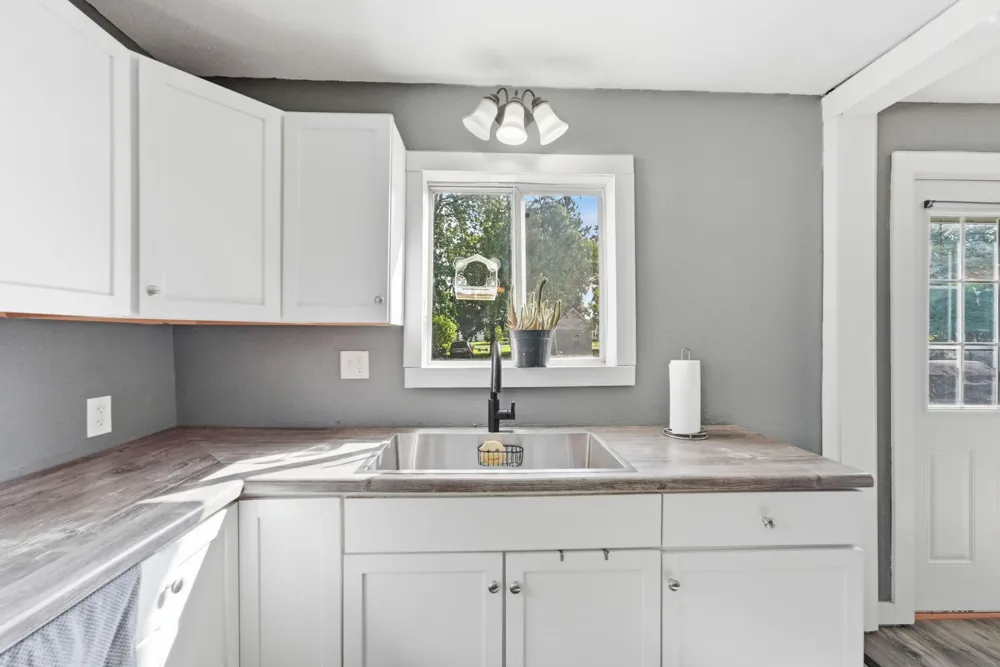 150 W Church Avenue Nelson, MN 56355