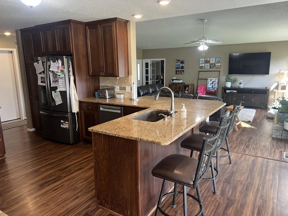 825 S Hubbard Avenue Litchfield, MN 55355