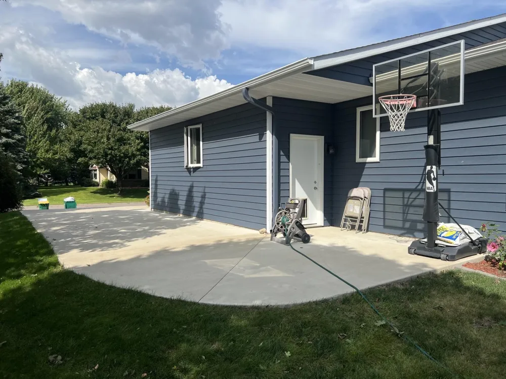 825 S Hubbard Avenue Litchfield, MN 55355