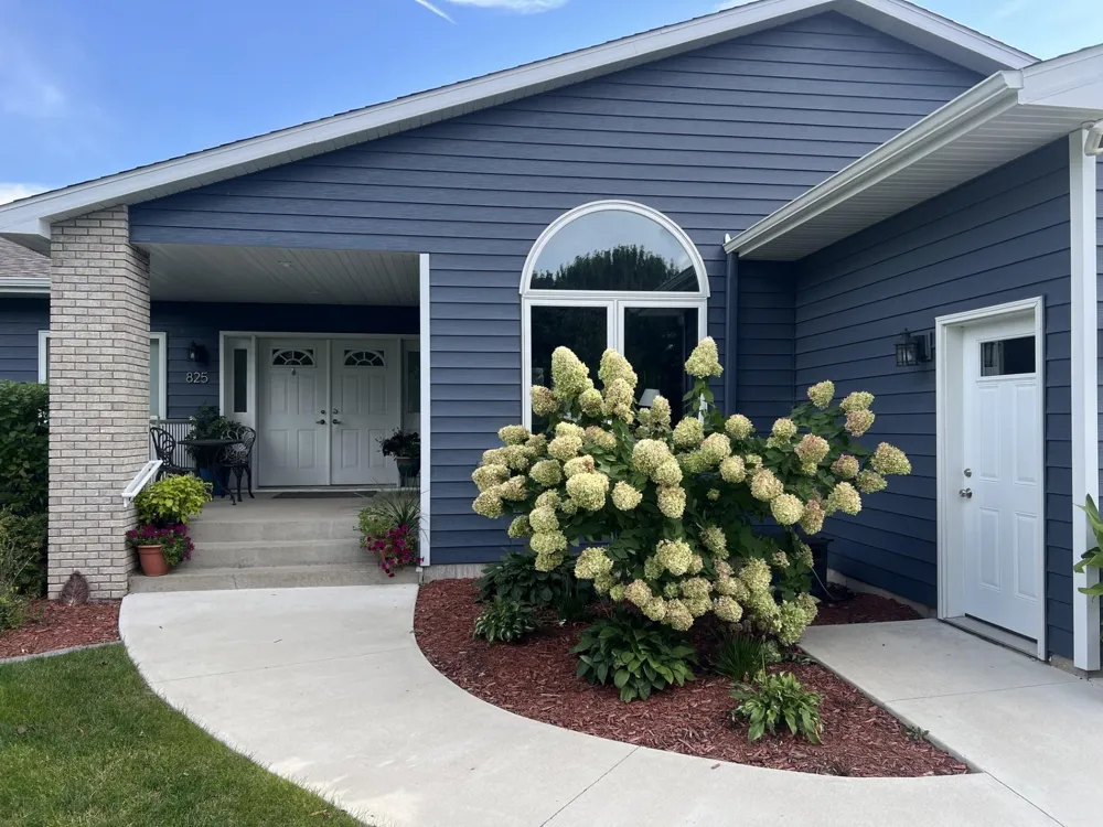 825 S Hubbard Avenue Litchfield, MN 55355