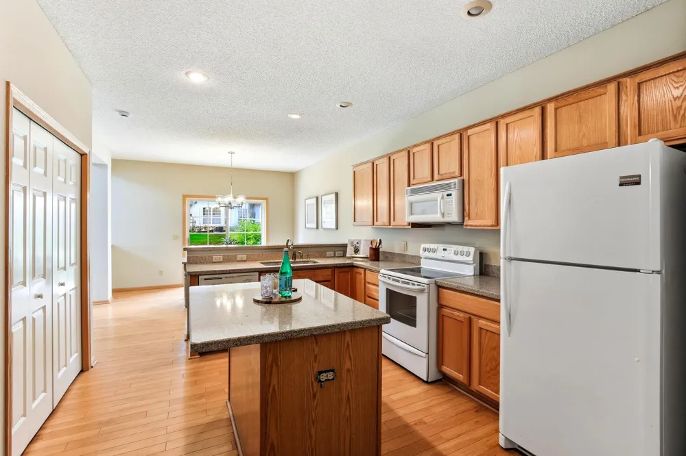 2036 Chicory Way Chanhassen, MN 55317