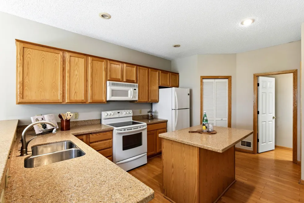2036 Chicory Way Chanhassen, MN 55317