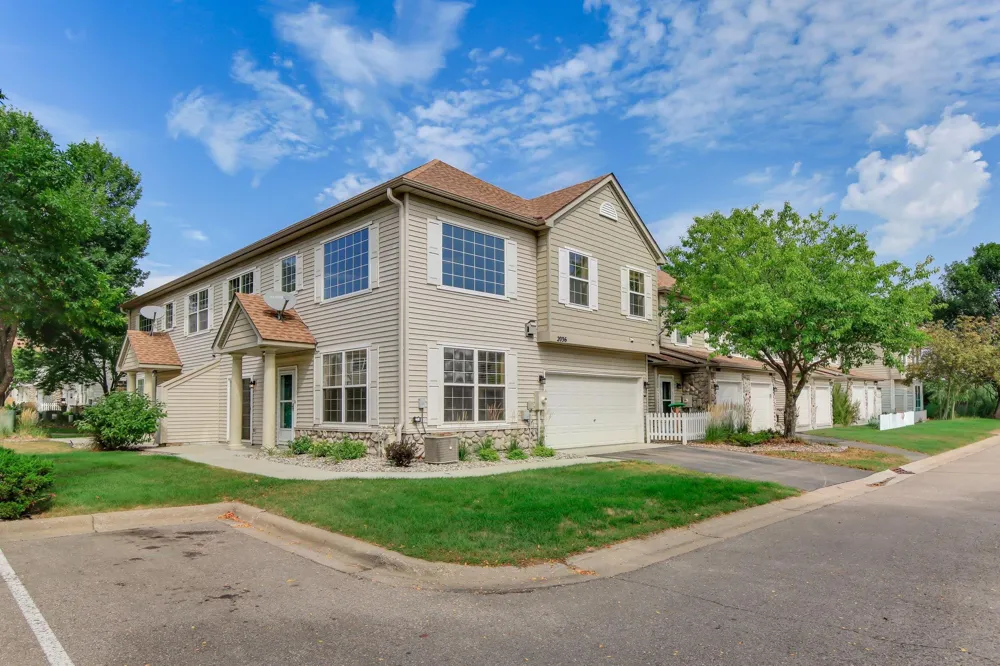 2036 Chicory Way Chanhassen, MN 55317
