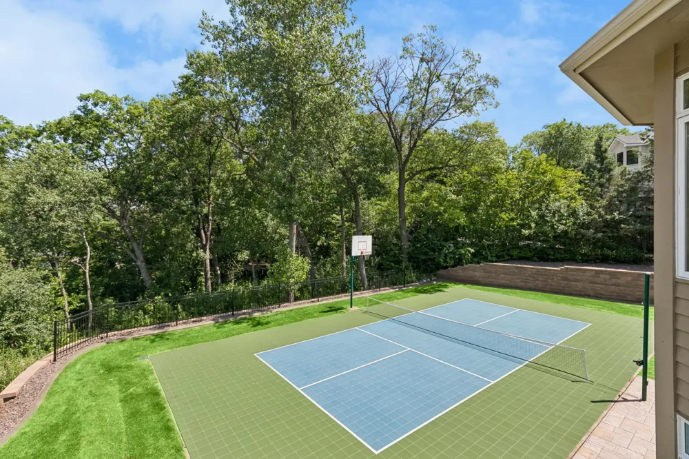 2078 Royale Drive Eagan, MN 55122