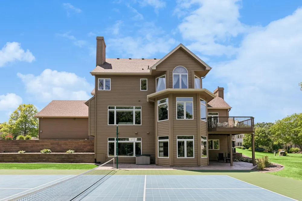 2078 Royale Drive Eagan, MN 55122