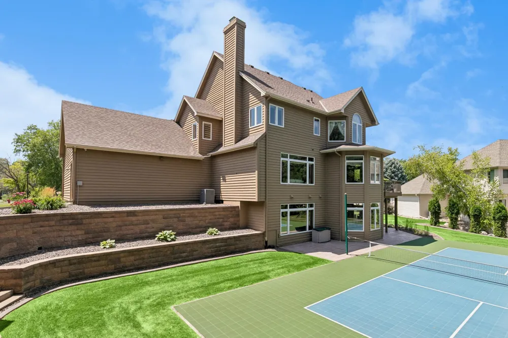 2078 Royale Drive Eagan, MN 55122