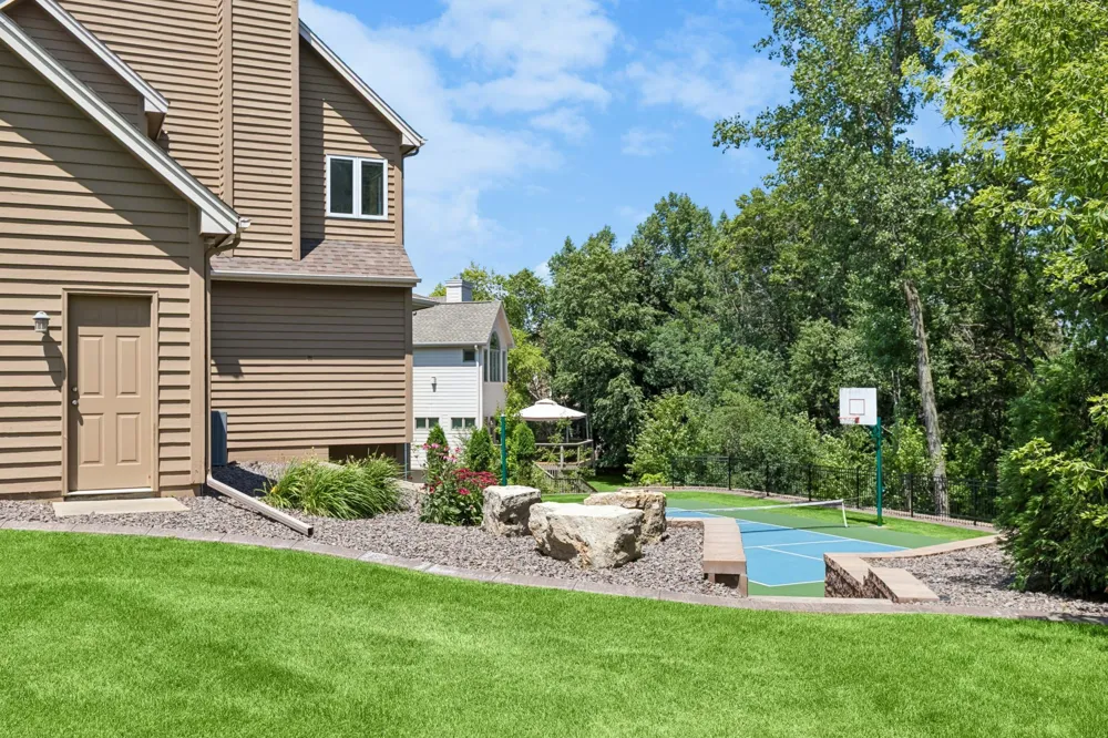 2078 Royale Drive Eagan, MN 55122