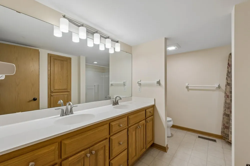 2078 Royale Drive Eagan, MN 55122