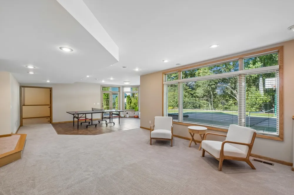 2078 Royale Drive Eagan, MN 55122