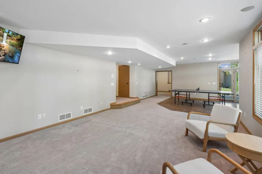 2078 Royale Drive Eagan, MN 55122