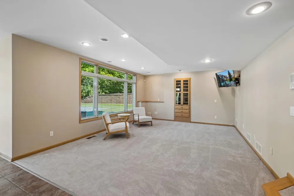 2078 Royale Drive Eagan, MN 55122