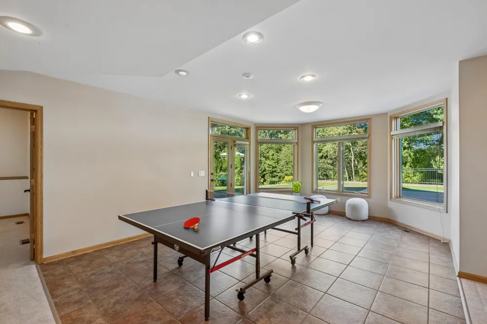 2078 Royale Drive Eagan, MN 55122