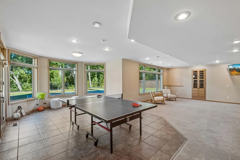 2078 Royale Drive Eagan, MN 55122