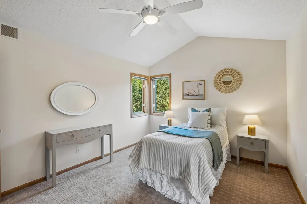 2078 Royale Drive Eagan, MN 55122