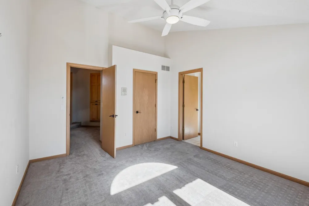 2078 Royale Drive Eagan, MN 55122