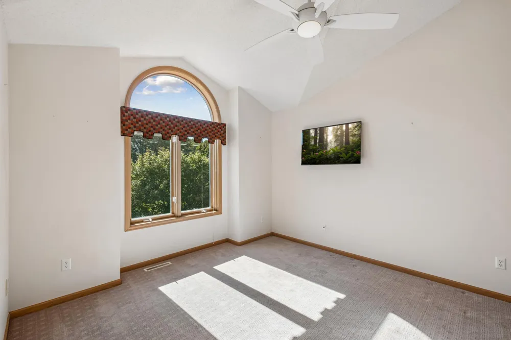 2078 Royale Drive Eagan, MN 55122