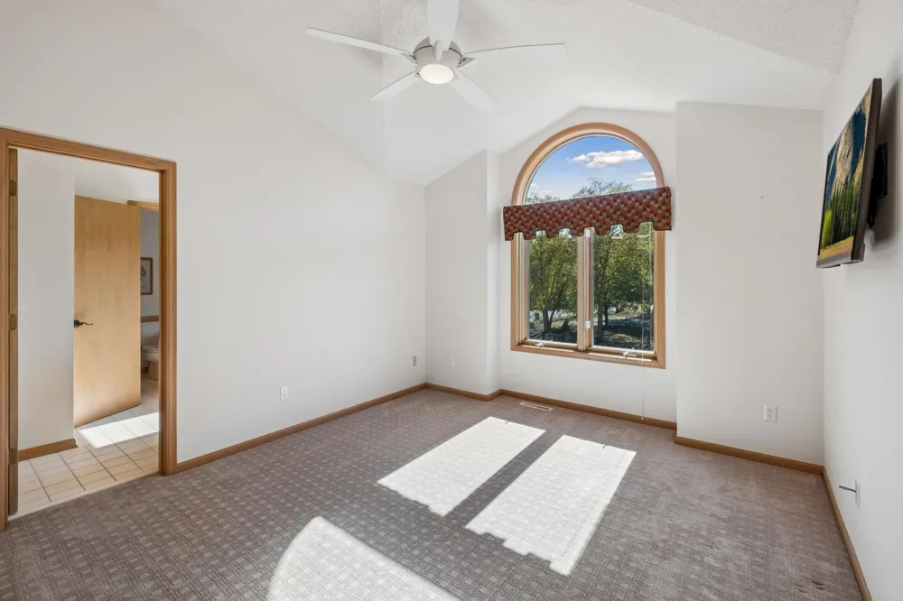 2078 Royale Drive Eagan, MN 55122