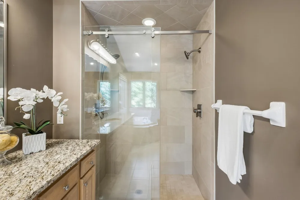 2078 Royale Drive Eagan, MN 55122