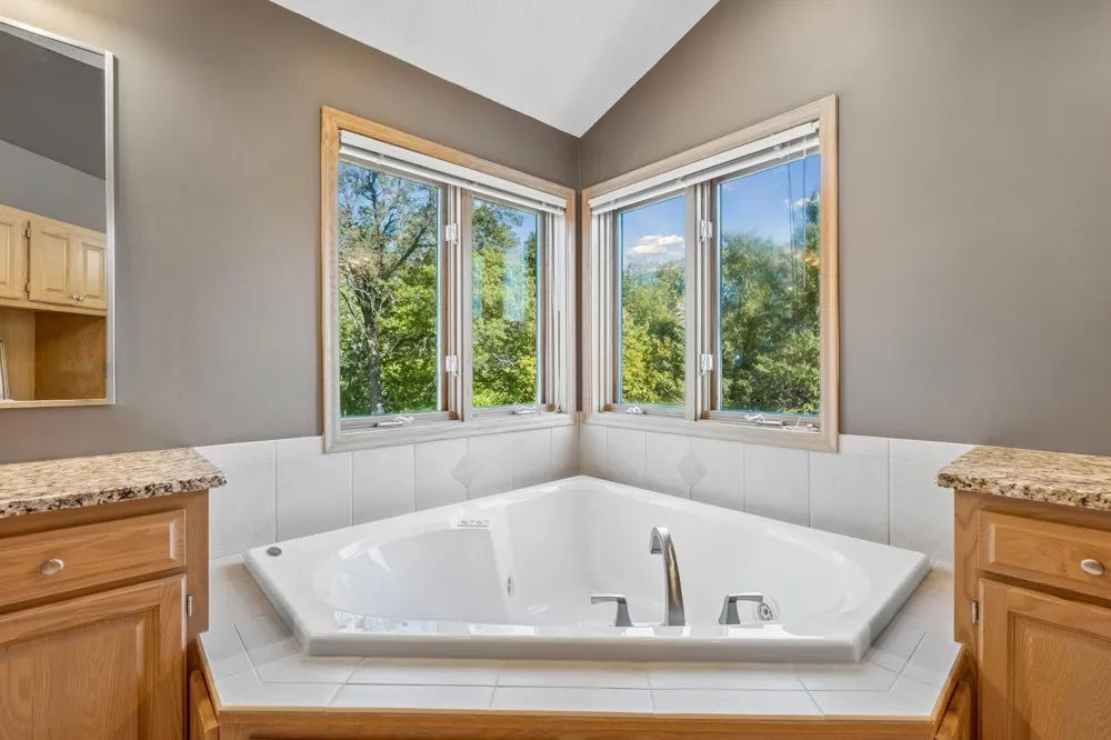 2078 Royale Drive Eagan, MN 55122