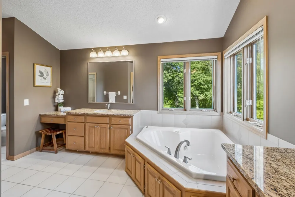 2078 Royale Drive Eagan, MN 55122