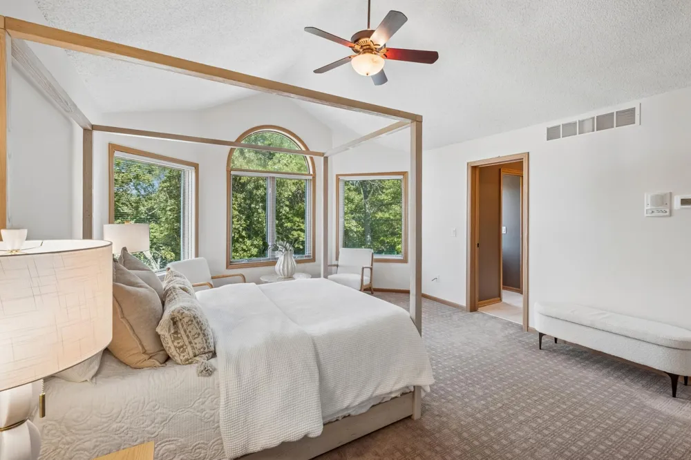 2078 Royale Drive Eagan, MN 55122