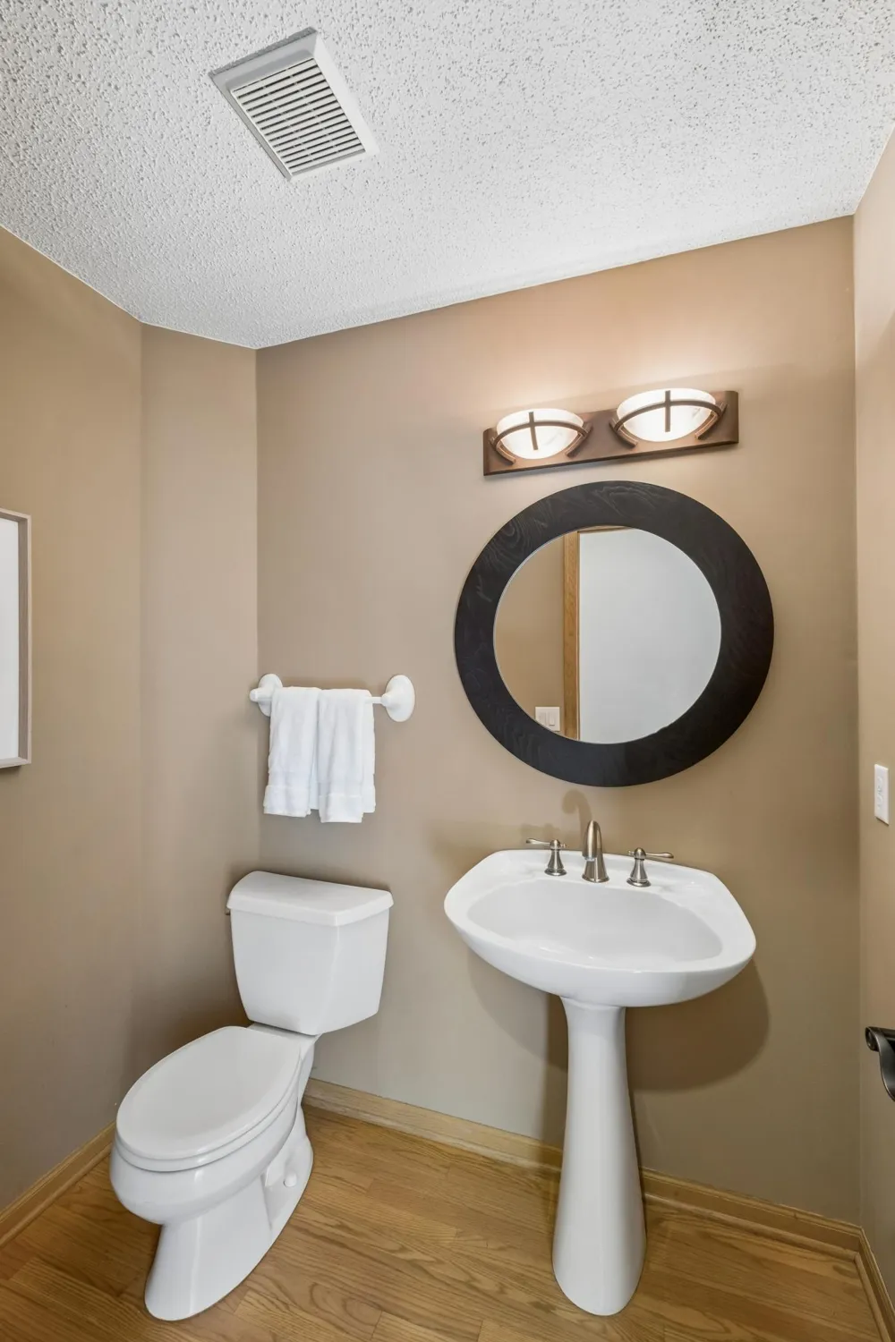 2078 Royale Drive Eagan, MN 55122