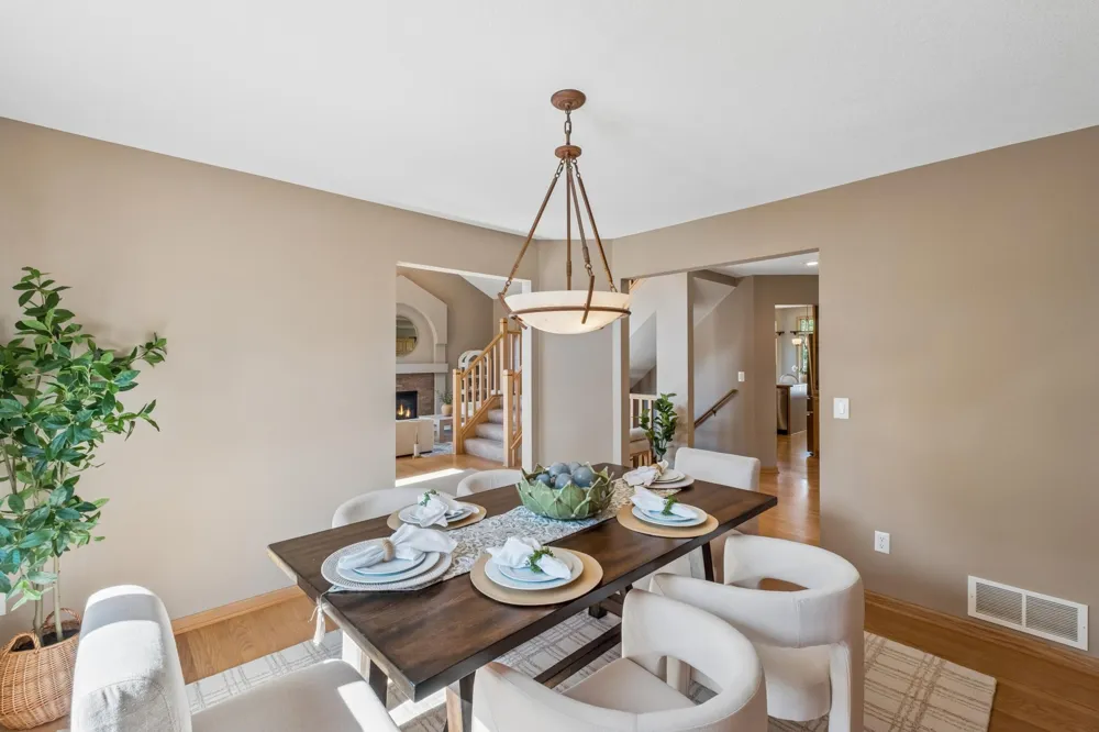 2078 Royale Drive Eagan, MN 55122