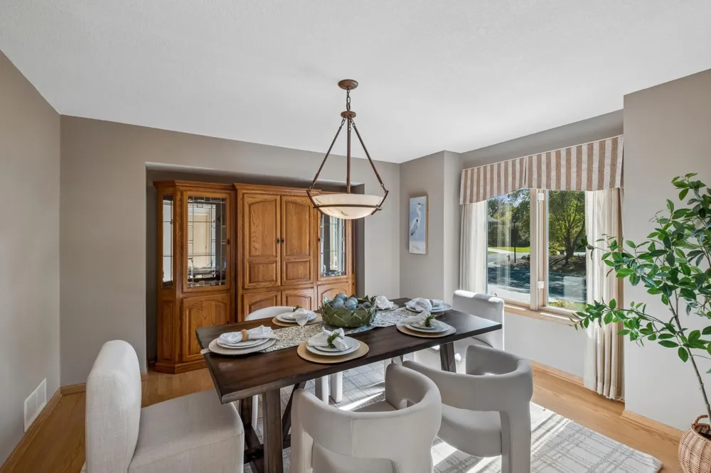 2078 Royale Drive Eagan, MN 55122