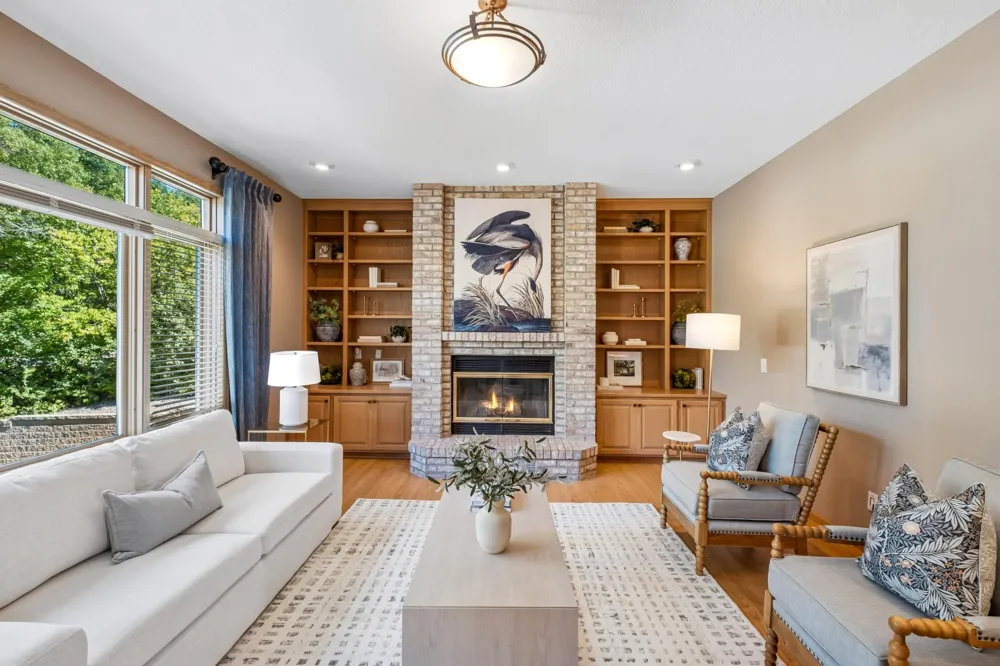 2078 Royale Drive Eagan, MN 55122